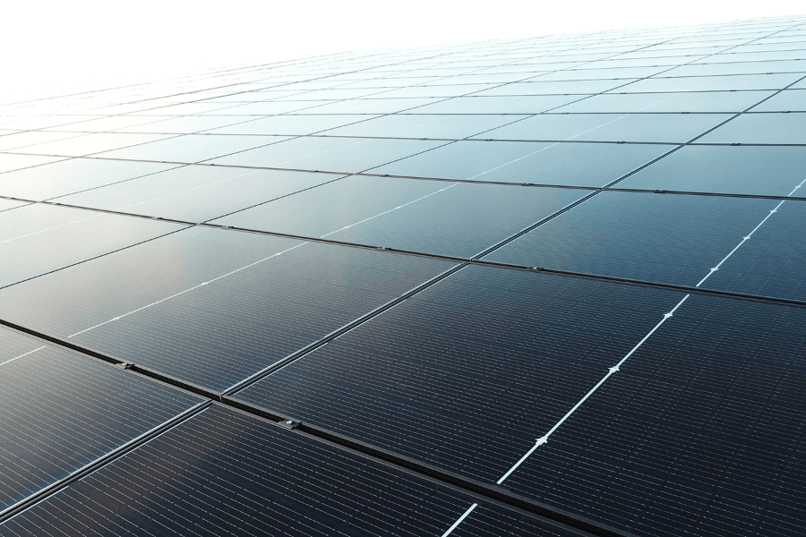 Solaranlage vs. Photovoltaikanlage: Der Unterschied und warum Photovoltaik die bessere Wahl ist